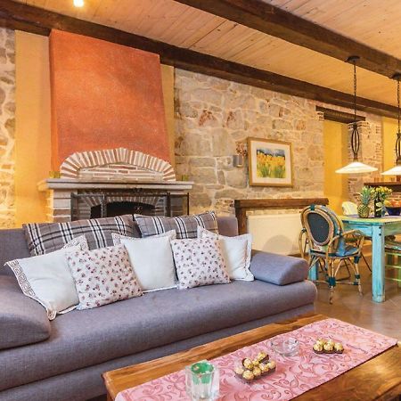 Rustic Holiday Home In Vrsar With Garden מראה חיצוני תמונה