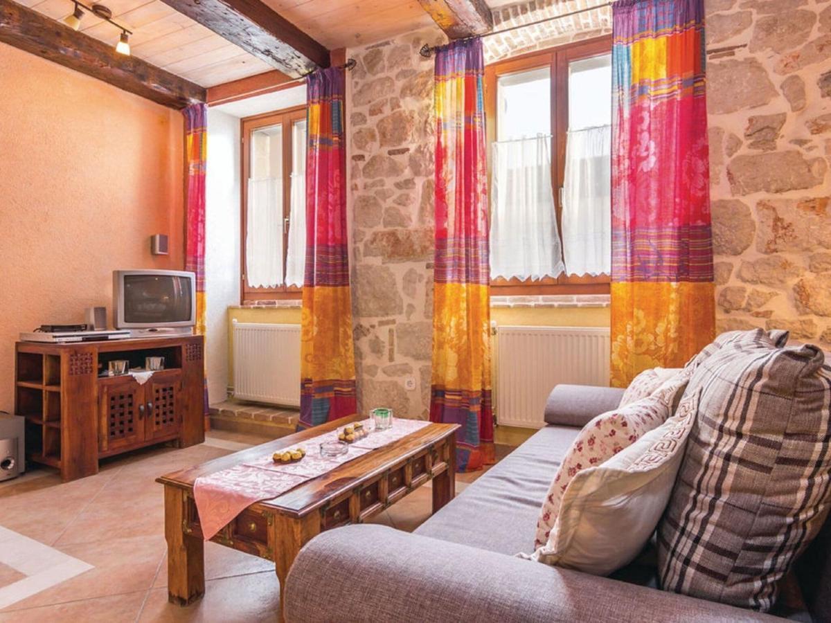 Rustic Holiday Home In Vrsar With Garden מראה חיצוני תמונה
