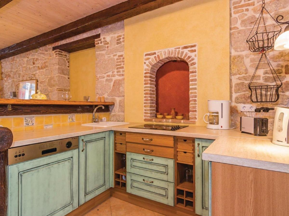 Rustic Holiday Home In Vrsar With Garden מראה חיצוני תמונה