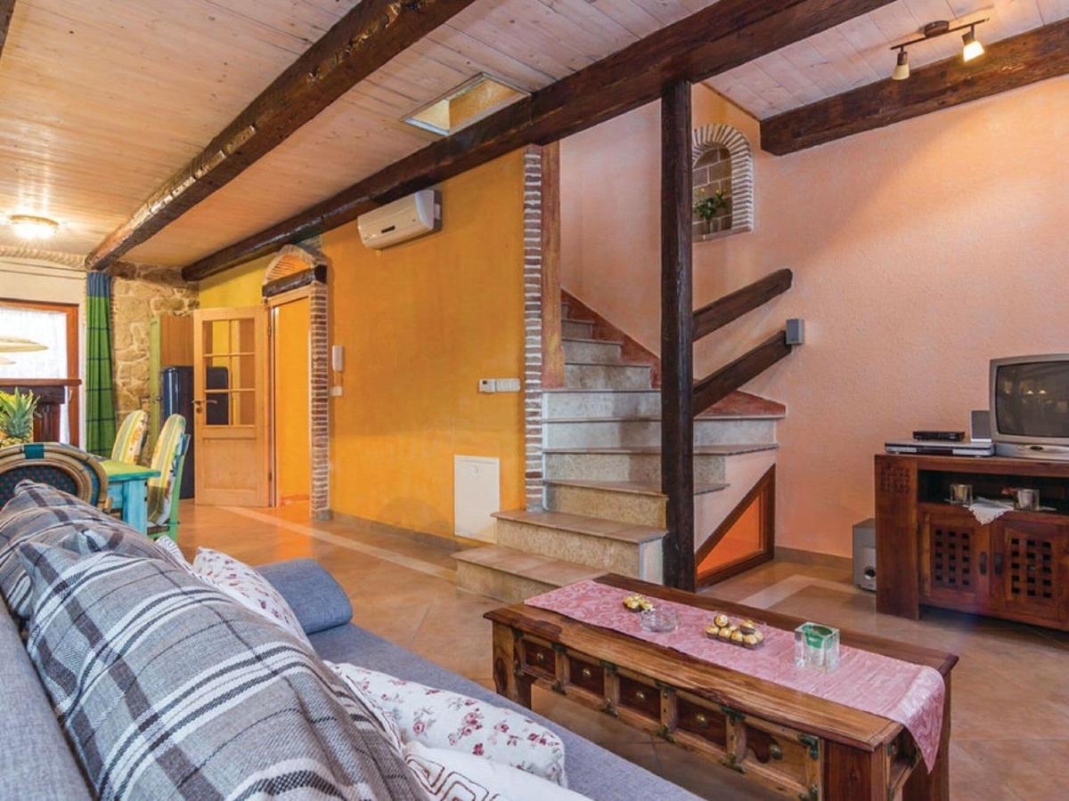 Rustic Holiday Home In Vrsar With Garden מראה חיצוני תמונה